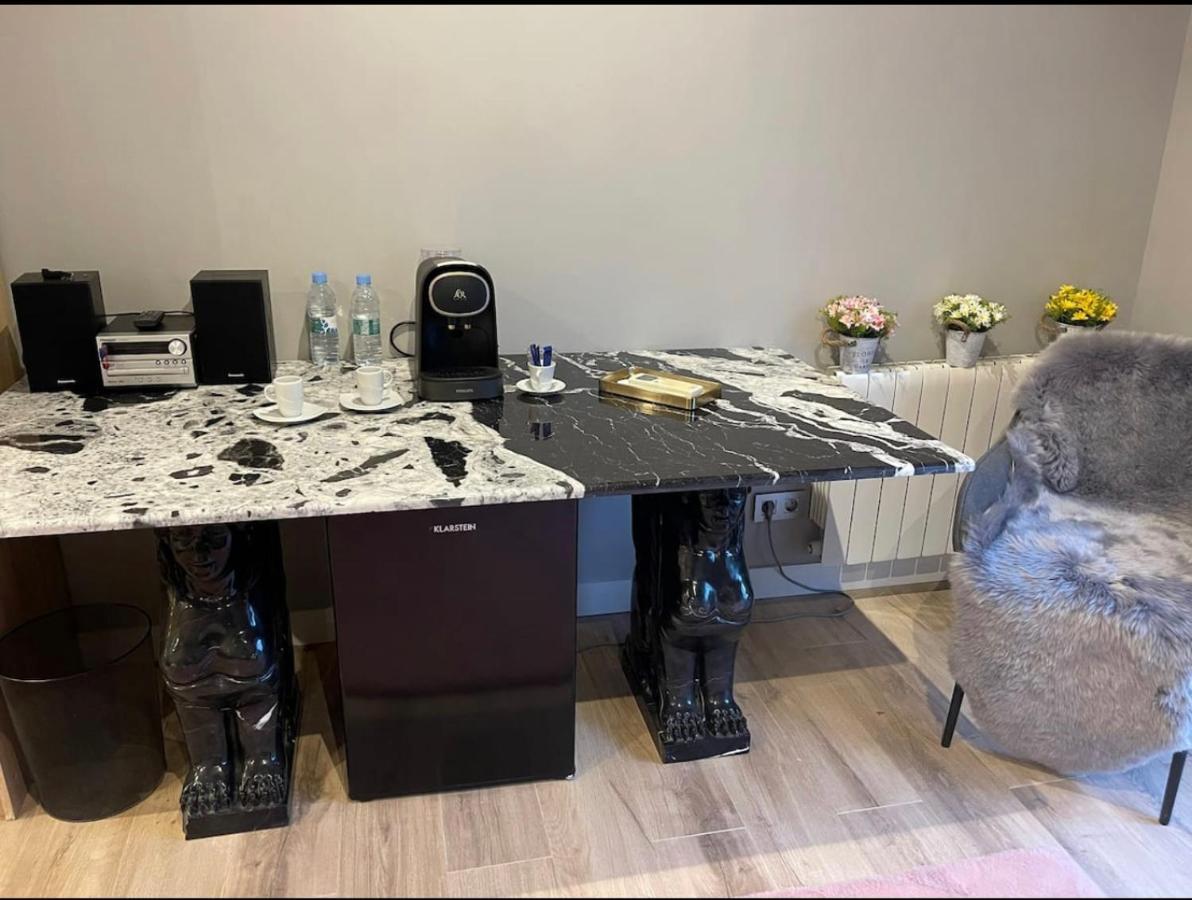 Suite Privada Frente A La Piscina Para 2 Personas Con Sofa Cama Para 2 Mas 4P No Es Casa Completa San Vicente Raspeig エクステリア 写真