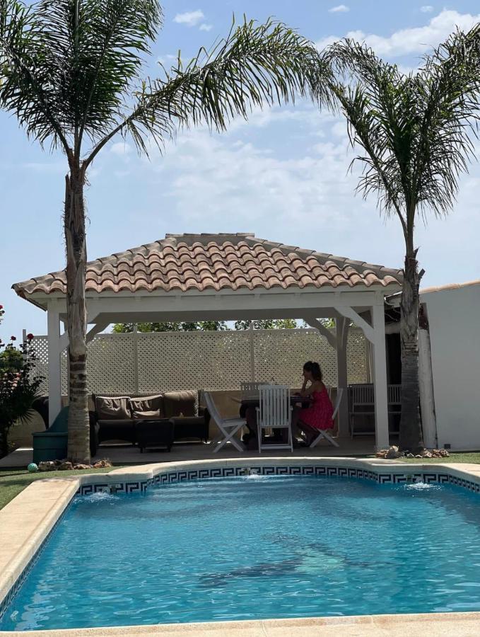 Suite Privada Frente A La Piscina Para 2 Personas Con Sofa Cama Para 2 Mas 4P No Es Casa Completa San Vicente Raspeig エクステリア 写真