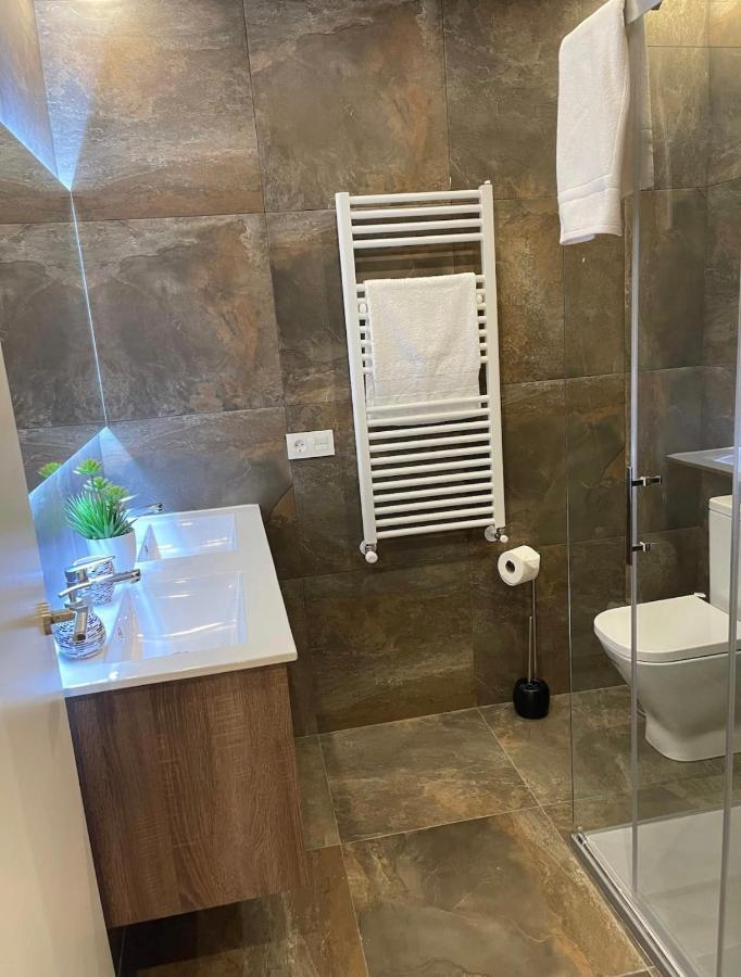 Suite Privada Frente A La Piscina Para 2 Personas Con Sofa Cama Para 2 Mas 4P No Es Casa Completa San Vicente Raspeig エクステリア 写真