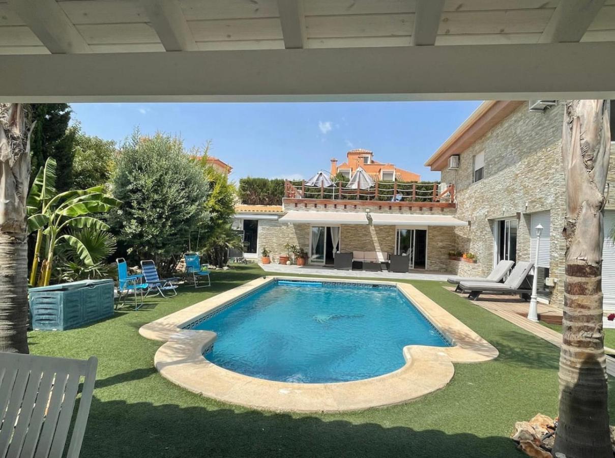 Suite Privada Frente A La Piscina Para 2 Personas Con Sofa Cama Para 2 Mas 4P No Es Casa Completa San Vicente Raspeig エクステリア 写真