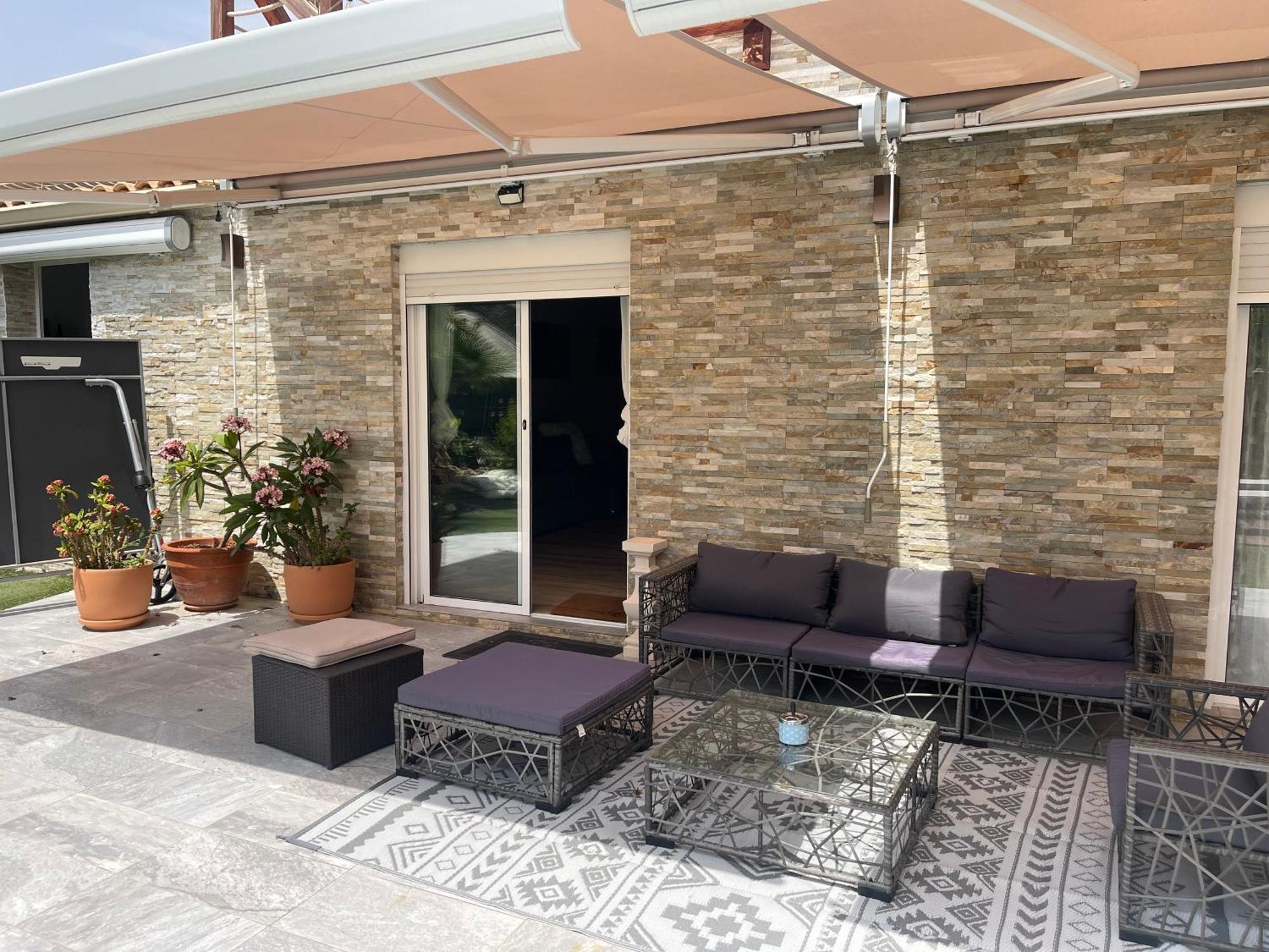 Suite Privada Frente A La Piscina Para 2 Personas Con Sofa Cama Para 2 Mas 4P No Es Casa Completa San Vicente Raspeig エクステリア 写真
