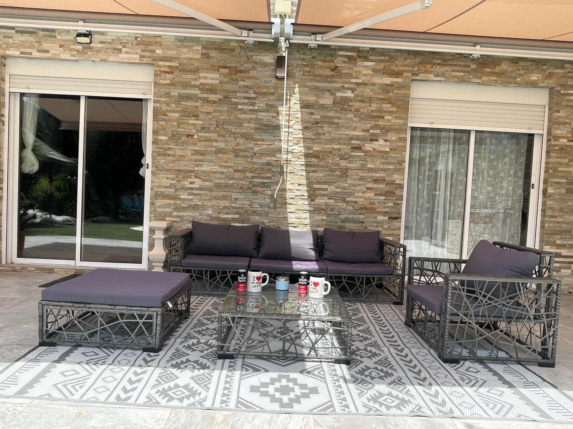 Suite Privada Frente A La Piscina Para 2 Personas Con Sofa Cama Para 2 Mas 4P No Es Casa Completa San Vicente Raspeig エクステリア 写真